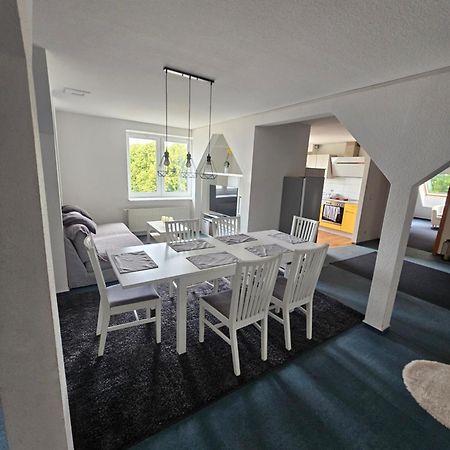 6 Bedroom Private Apartment & Lounge รอสต็อค ภายนอก รูปภาพ