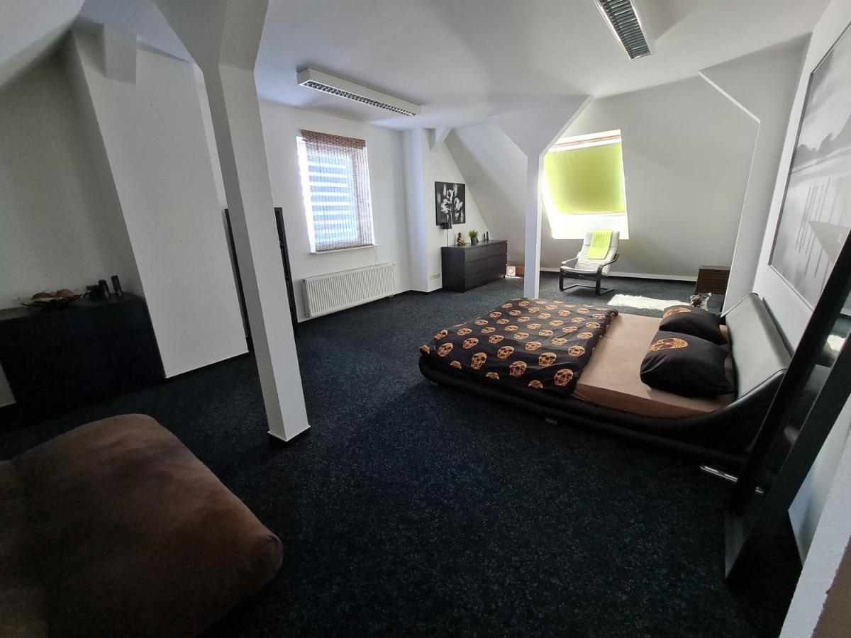 6 Bedroom Private Apartment & Lounge รอสต็อค ภายนอก รูปภาพ