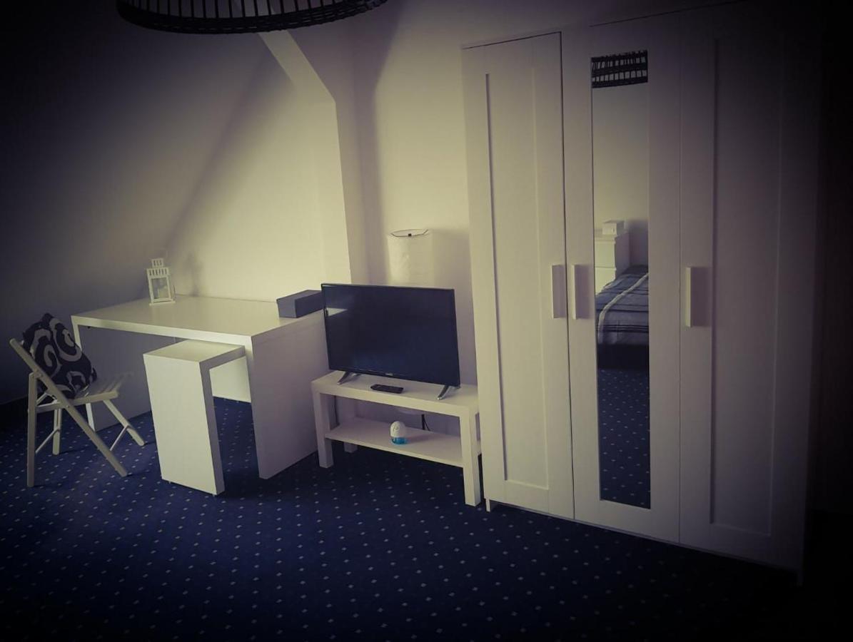 6 Bedroom Private Apartment & Lounge รอสต็อค ภายนอก รูปภาพ