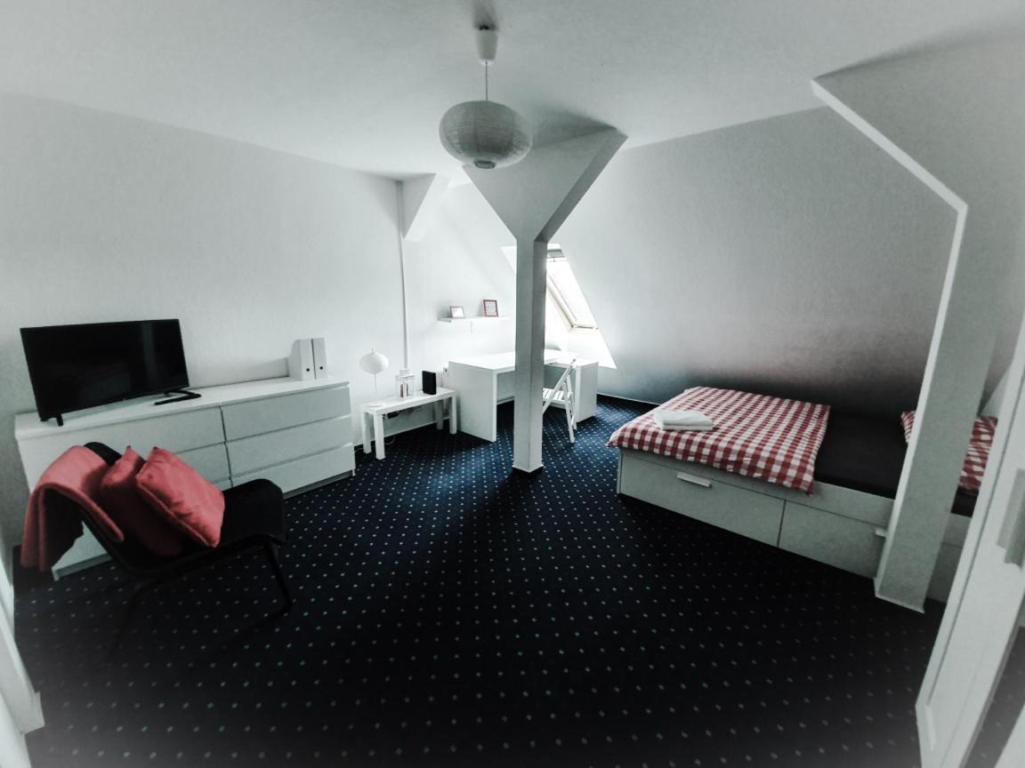 6 Bedroom Private Apartment & Lounge รอสต็อค ภายนอก รูปภาพ