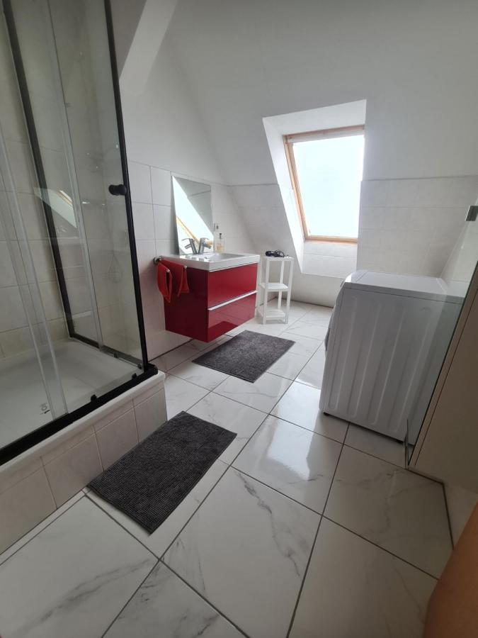 6 Bedroom Private Apartment & Lounge รอสต็อค ภายนอก รูปภาพ